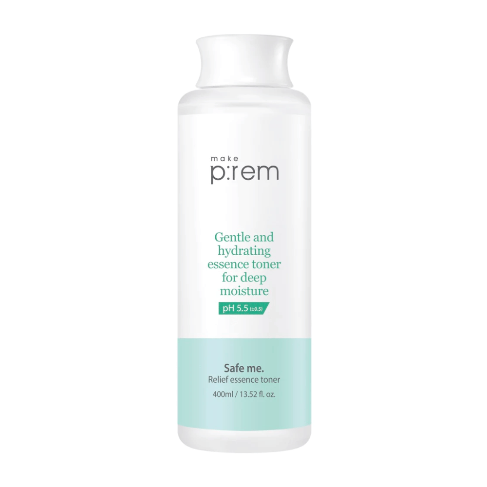 En flaska Make P:rem Safe Me Relief Essence Toner, avsedd för djup återfuktning med ett pH-värde på 5.5, mot en vit bakgrund.